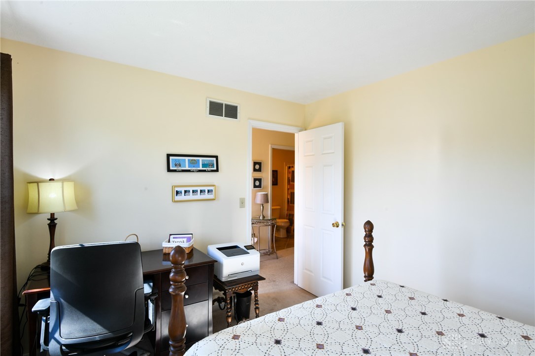 Lebanon, Ohio 45036, United States, 3 Bedrooms Bedrooms, ,3 BathroomsBathrooms,Residential,Pending,126359