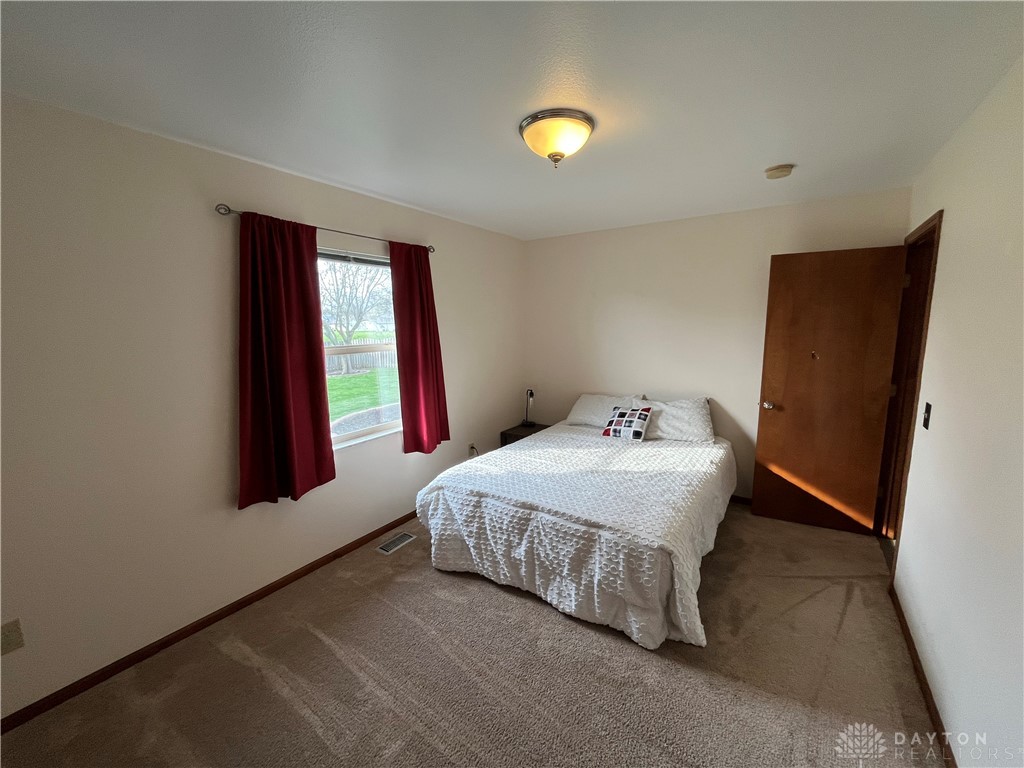 5585 W Ridgewood Road, Springfield, Ohio image 17