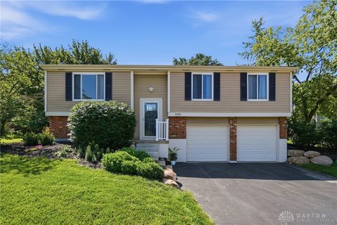 Homes For Sale - 2208 Pinebrooke Court<br/> Montgomery County, Miamisburg, OH 45342