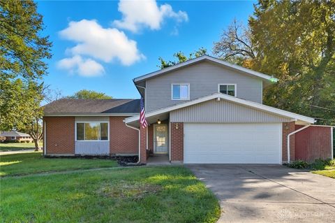 Photo of 385 Blairwood Drive, Dayton, OH 45426 (MLS # 945595)