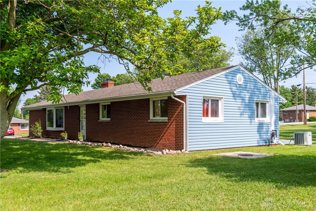 3093 Warner Drive, Fairborn, Ohio image 4
