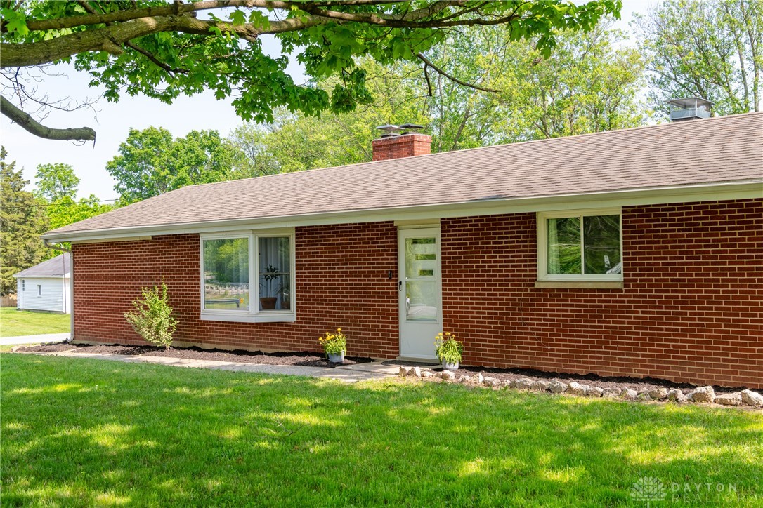 3093 Warner Drive, Fairborn, Ohio image 3