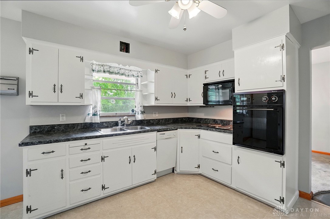 8076 Eastlawn Drive, Franklin, Ohio image 13