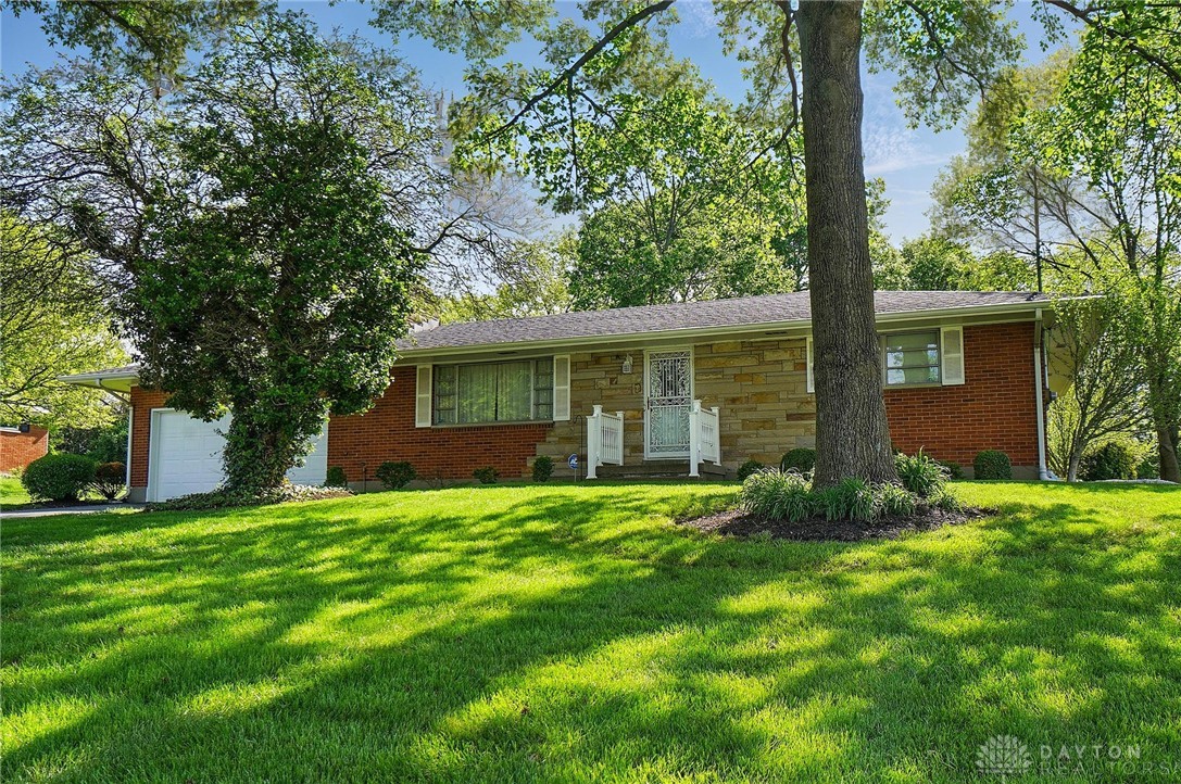 8076 Eastlawn Drive, Franklin, Ohio image 3