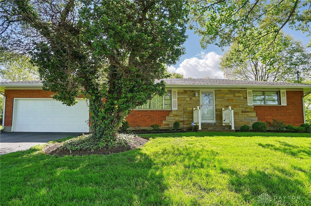 8076 Eastlawn Drive, Franklin, Ohio image 2