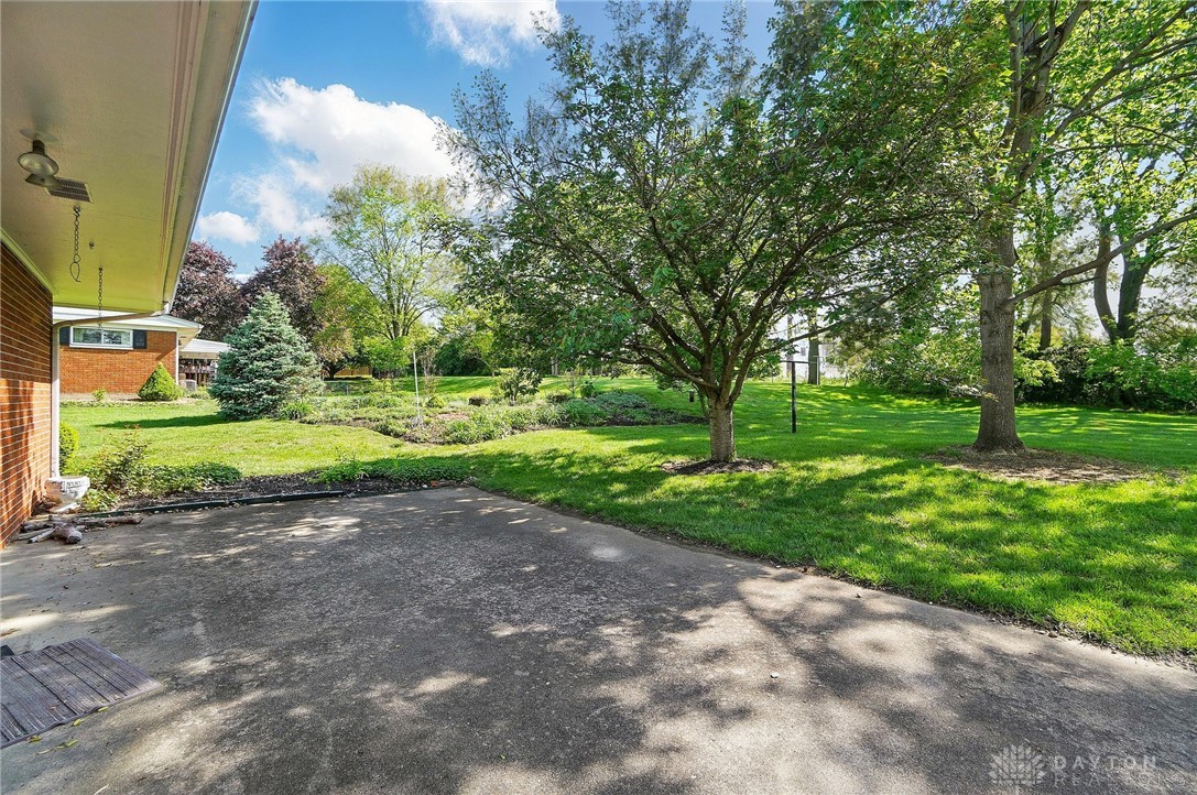 8076 Eastlawn Drive, Franklin, Ohio image 46