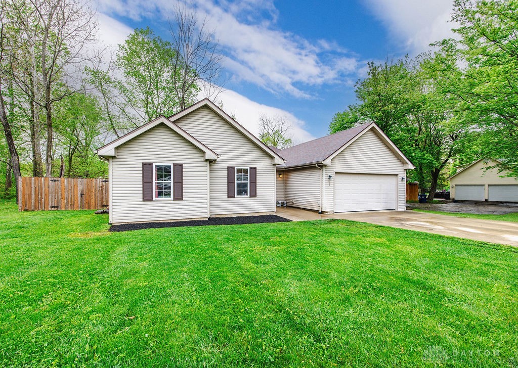 557 Lakengren Drive, Eaton, Ohio image 1
