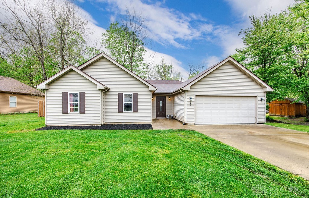 557 Lakengren Drive, Eaton, Ohio image 3
