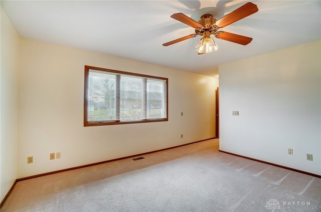 1133 Derby Rd, Springfield, Ohio image 10