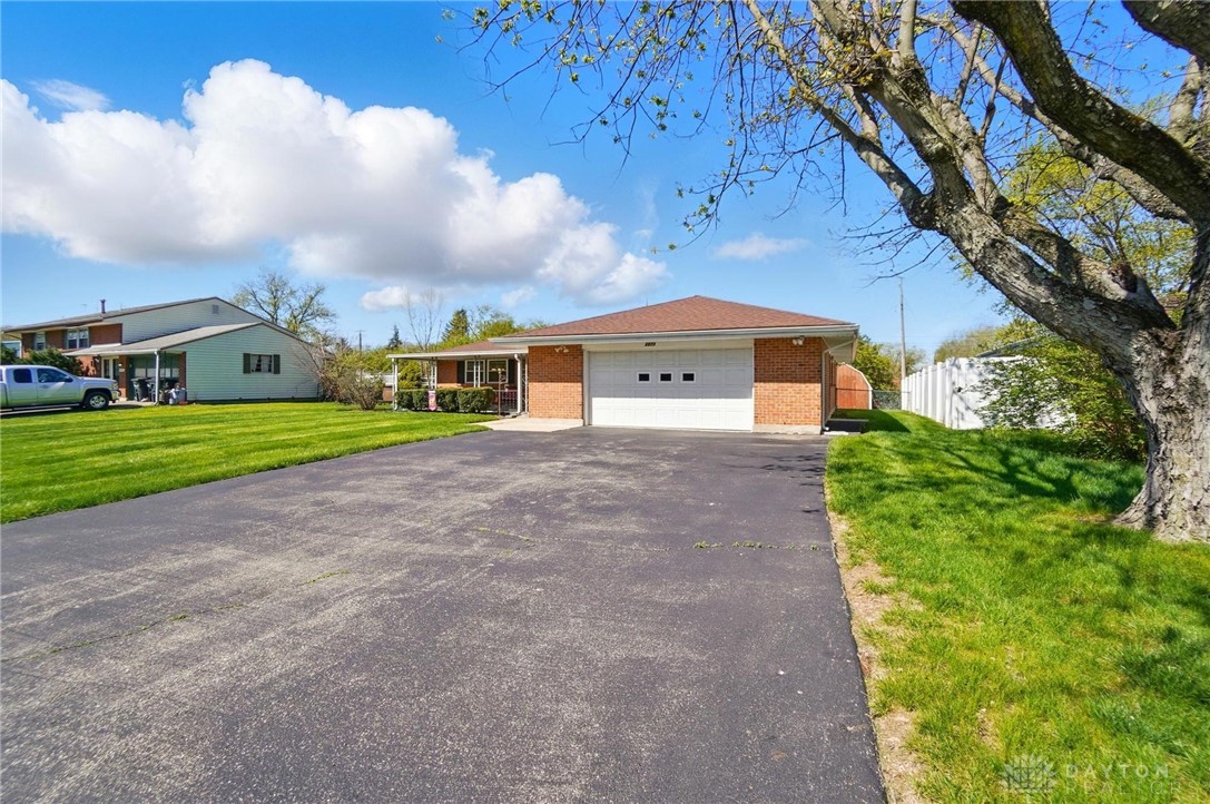 2873 Marigold Drive, Dayton, Ohio image 2