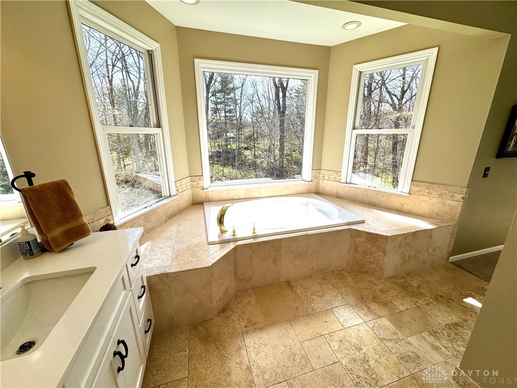 1335 W Eastman Lane, Maineville, Ohio image 30
