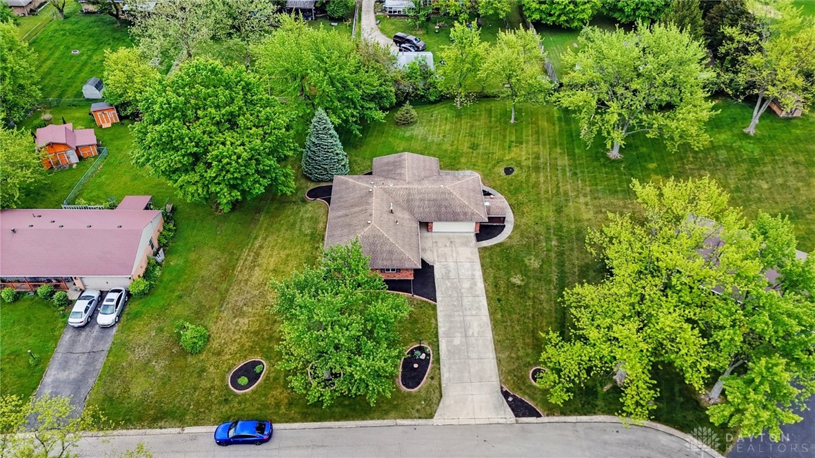 154 Saundra Court, Beavercreek, Ohio image 2