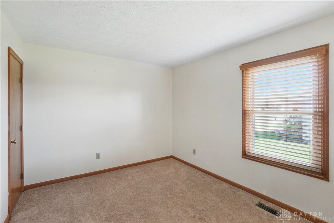 577 Autumn Creek Drive, Fairborn, Ohio image 22