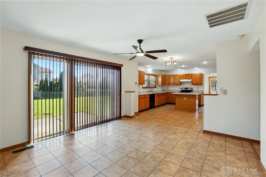 577 Autumn Creek Drive, Fairborn, Ohio image 13