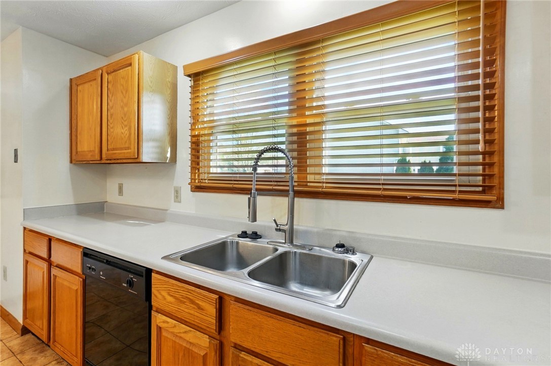 577 Autumn Creek Drive, Fairborn, Ohio image 11