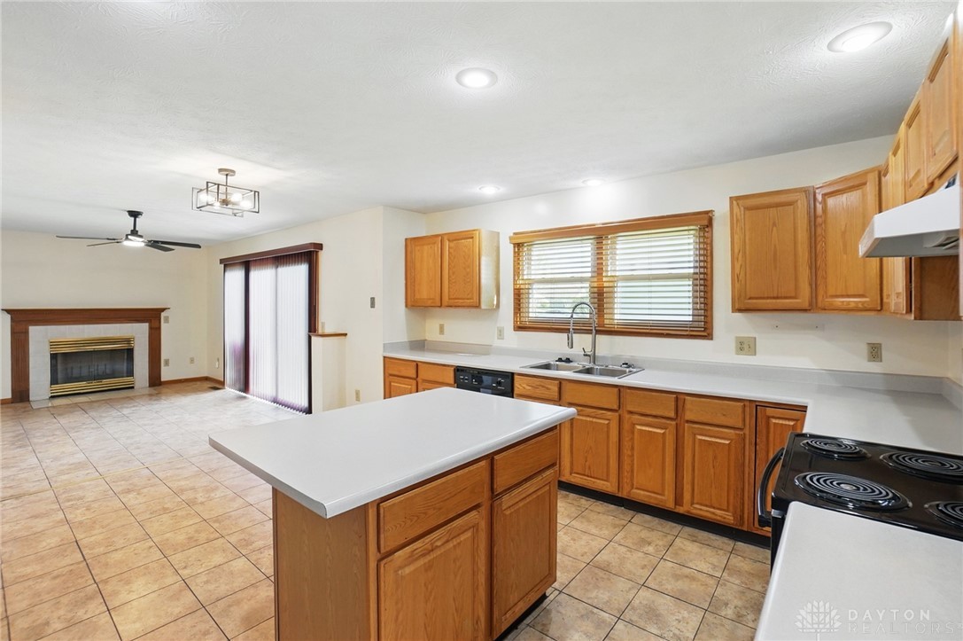 577 Autumn Creek Drive, Fairborn, Ohio image 7