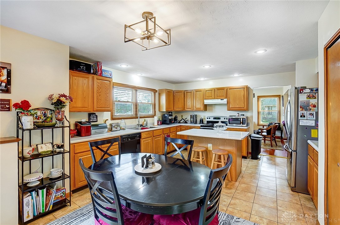 577 Autumn Creek Drive, Fairborn, Ohio image 7