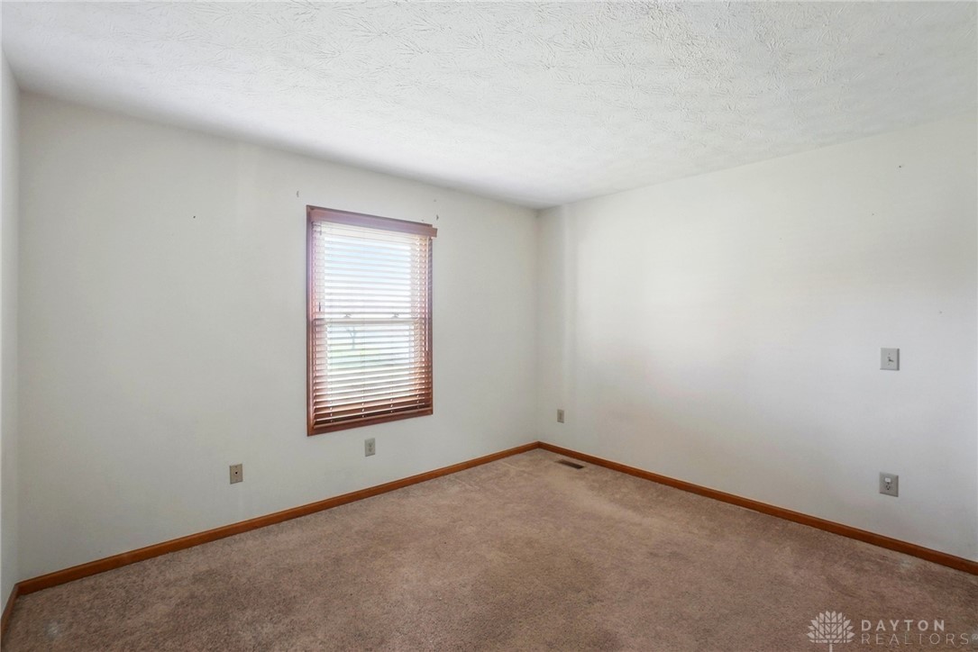 577 Autumn Creek Drive, Fairborn, Ohio image 26