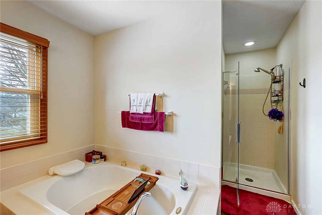 577 Autumn Creek Drive, Fairborn, Ohio image 15