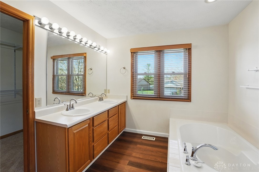 577 Autumn Creek Drive, Fairborn, Ohio image 18