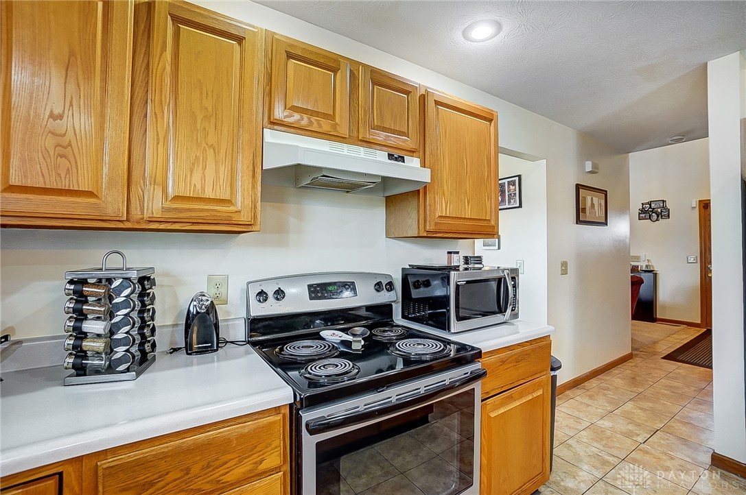 577 Autumn Creek Drive, Fairborn, Ohio image 9