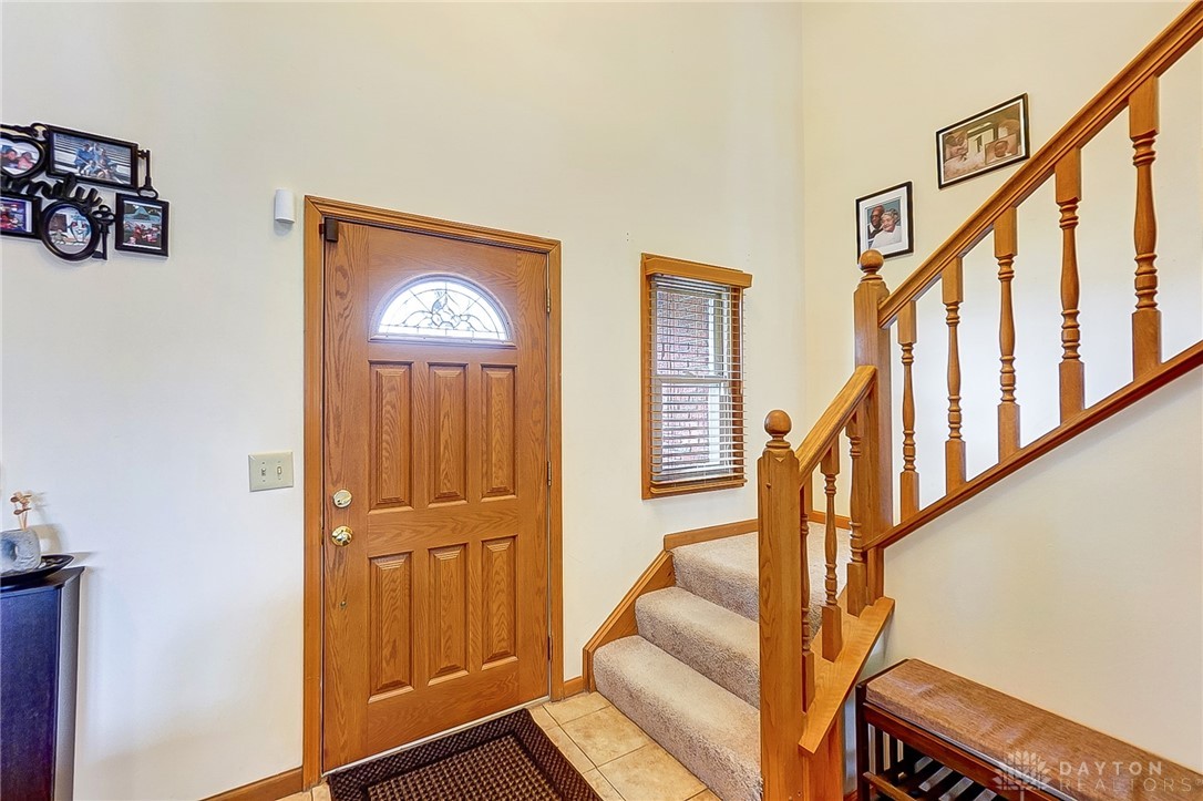 577 Autumn Creek Drive, Fairborn, Ohio image 2