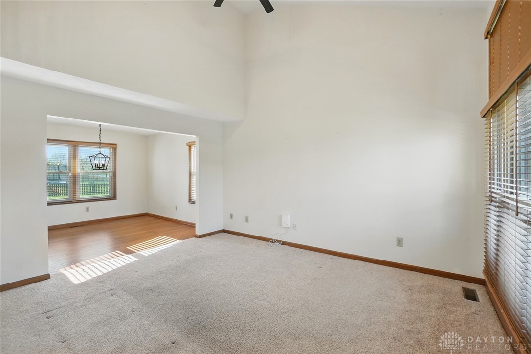 577 Autumn Creek Drive, Fairborn, Ohio image 4