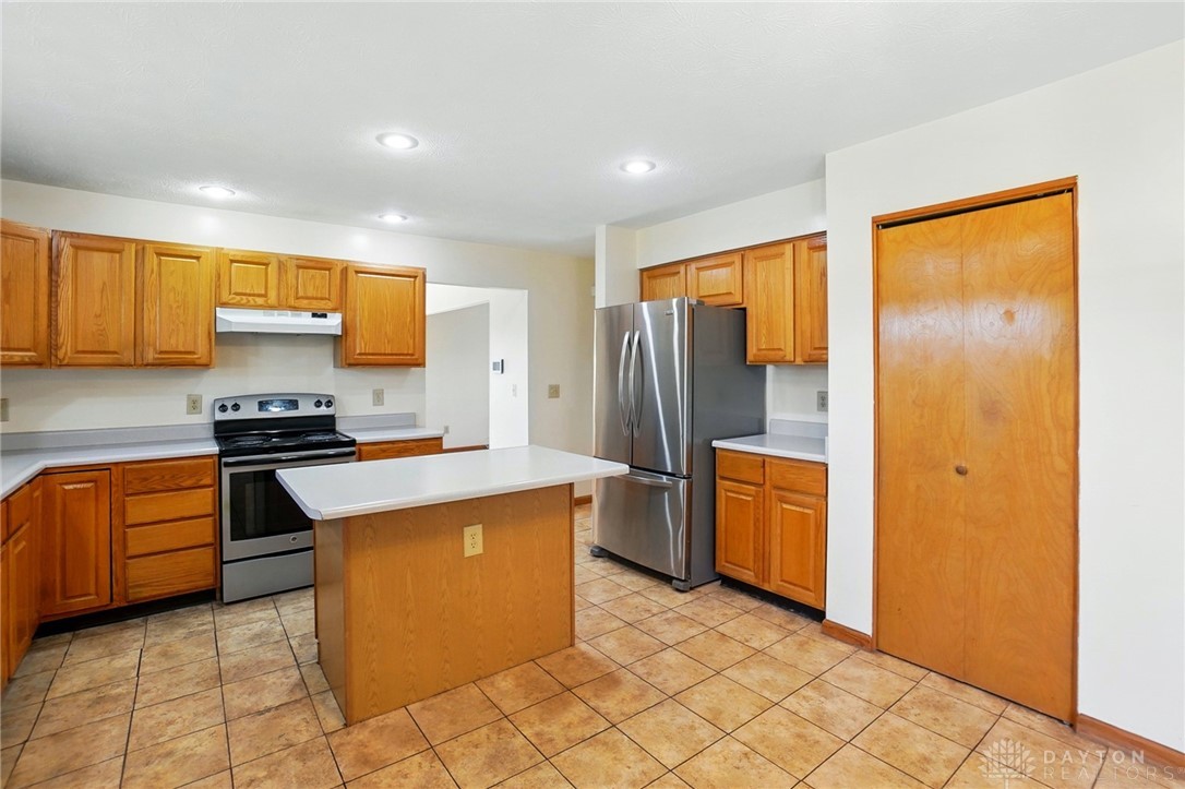 577 Autumn Creek Drive, Fairborn, Ohio image 8
