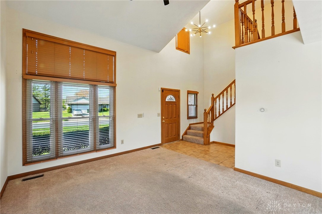 577 Autumn Creek Drive, Fairborn, Ohio image 3