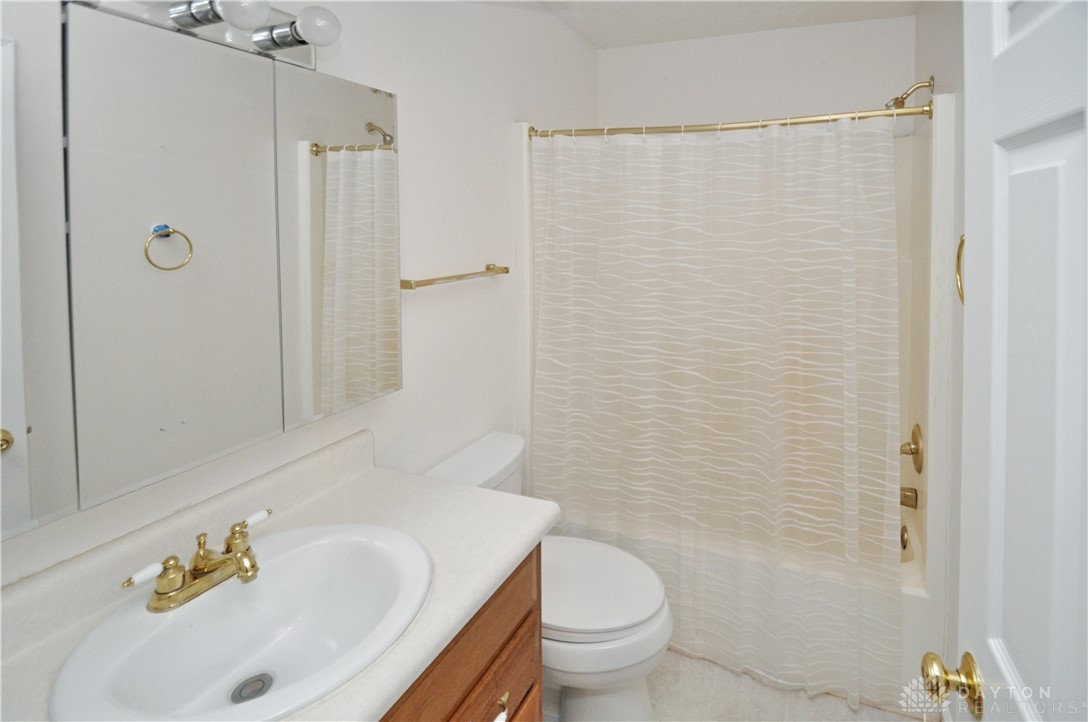 1393 Oaktree Drive, Greenville, Ohio image 21