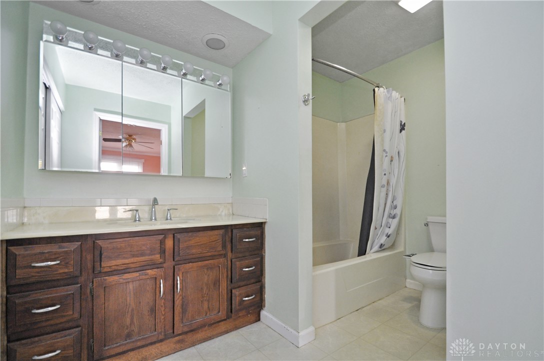 1393 Oaktree Drive, Greenville, Ohio image 13