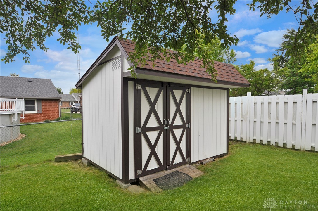 1393 Oaktree Drive, Greenville, Ohio image 27