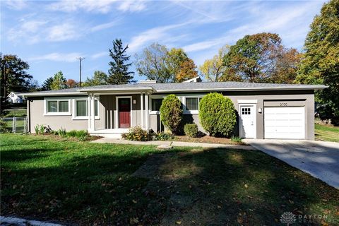 Photo of 2700 Ridge Avenue, Dayton, OH 45414 (MLS # 946273)
