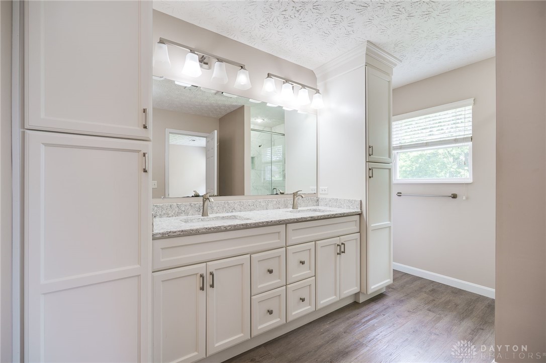 Beavercreek Twp, Ohio 45434, United States, 4 Bedrooms Bedrooms, ,4 BathroomsBathrooms,Residential,Active,175491