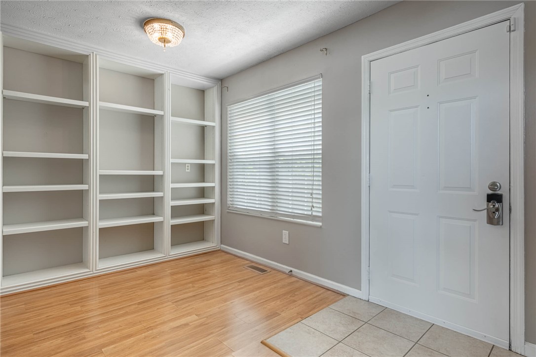 3913 E Summit Ridge Drive