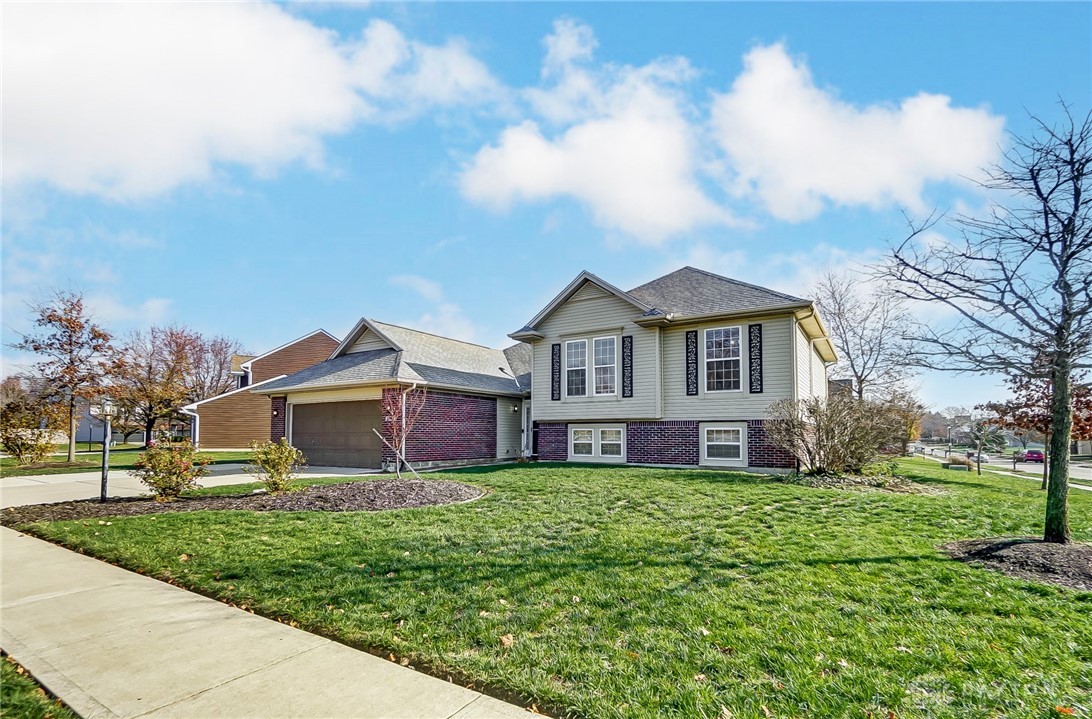 1048 Whitetail Drive, Fairborn, Ohio image 3