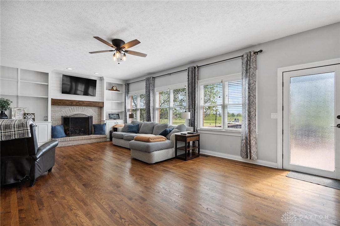 320 Heatherwoode Circle, Springboro, Ohio image 16