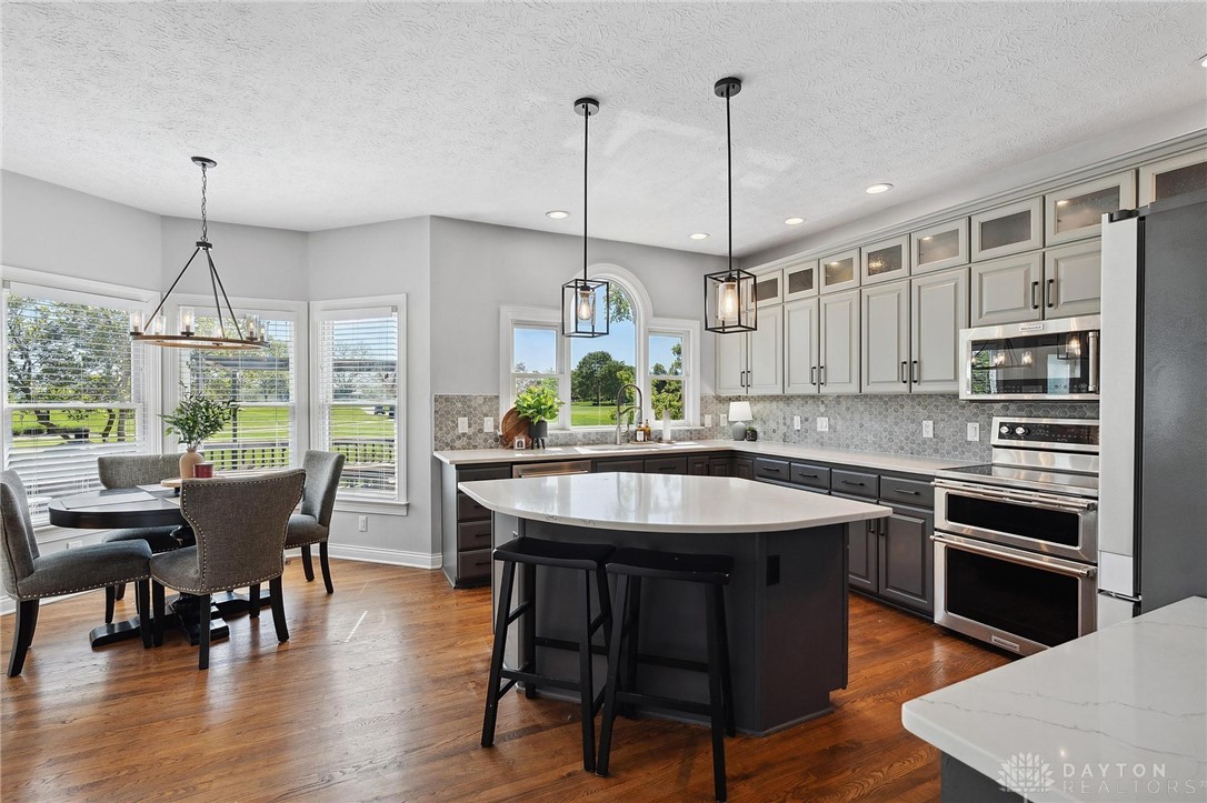 320 Heatherwoode Circle, Springboro, Ohio image 25