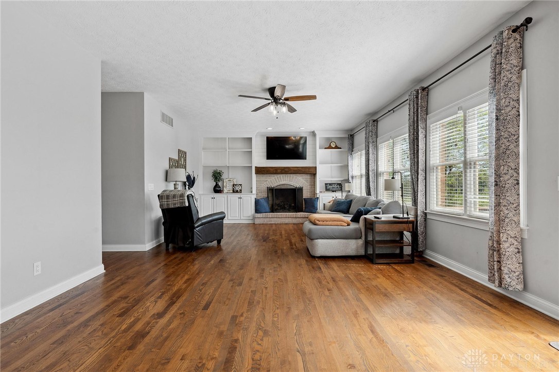 320 Heatherwoode Circle, Springboro, Ohio image 18