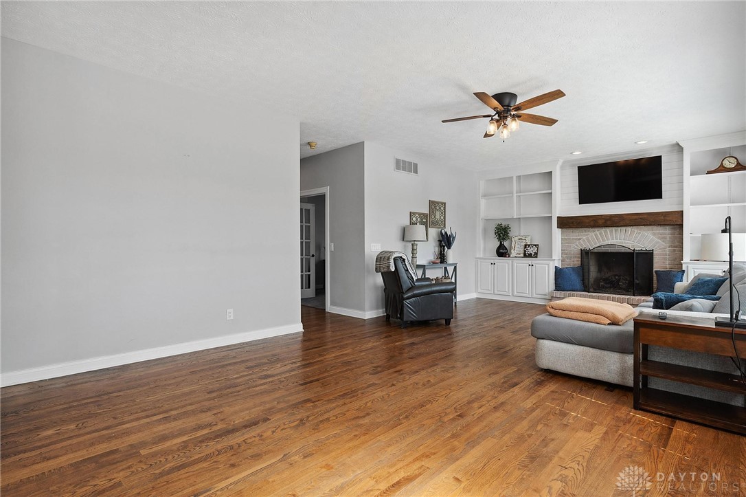 320 Heatherwoode Circle, Springboro, Ohio image 17