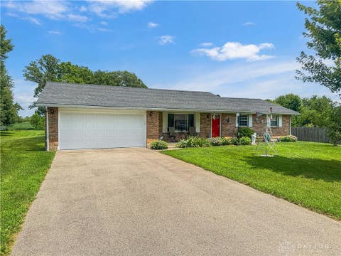 Homes For Sale - 4049 Walnut Grove Circle<br/> Urbana, OH 43078