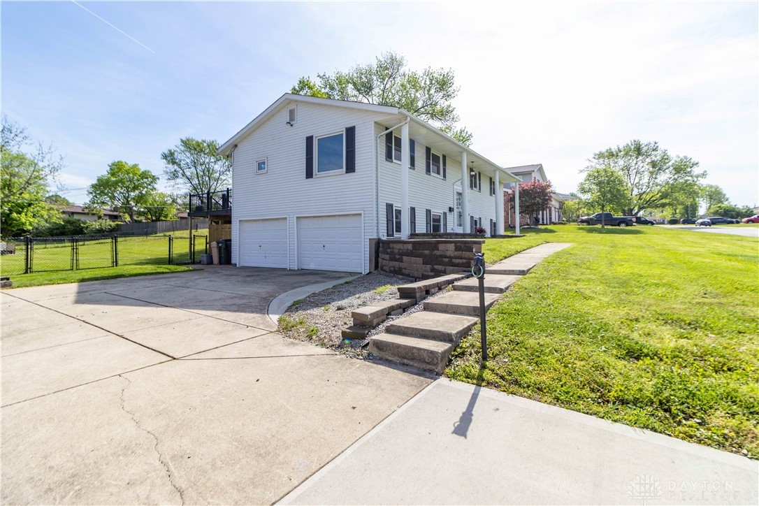 150 Winston Lane, Monroe, Ohio image 2