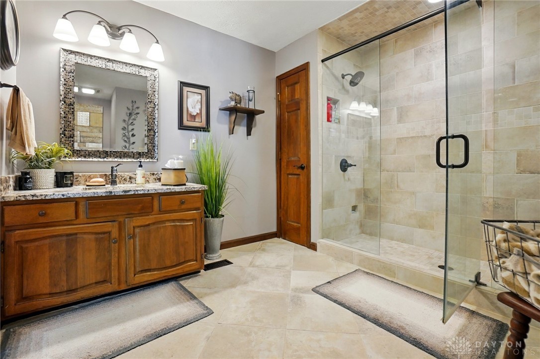 1160 Whispering Woods Lane, Springboro, Ohio image 32
