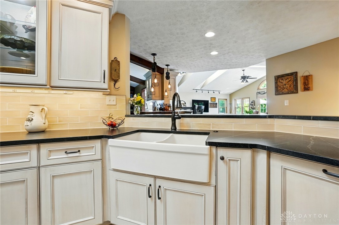 1160 Whispering Woods Lane, Springboro, Ohio image 23