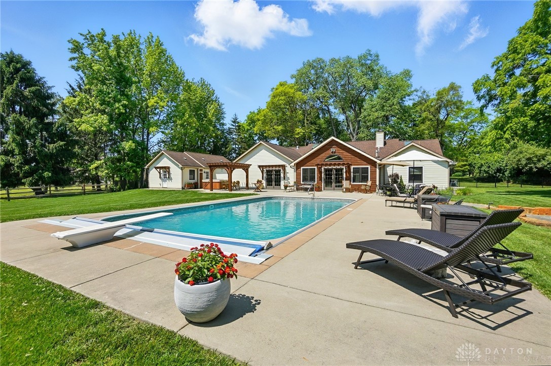 1160 Whispering Woods Lane, Springboro, Ohio image 1