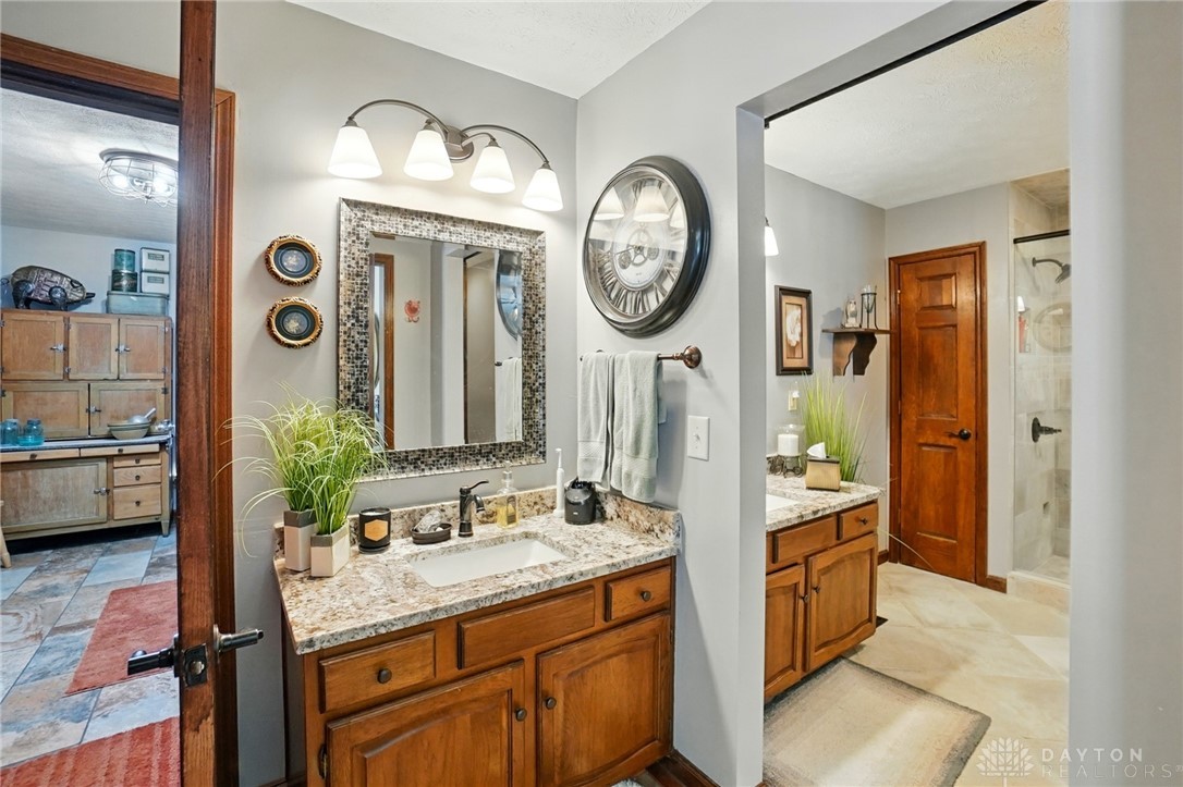 1160 Whispering Woods Lane, Springboro, Ohio image 31