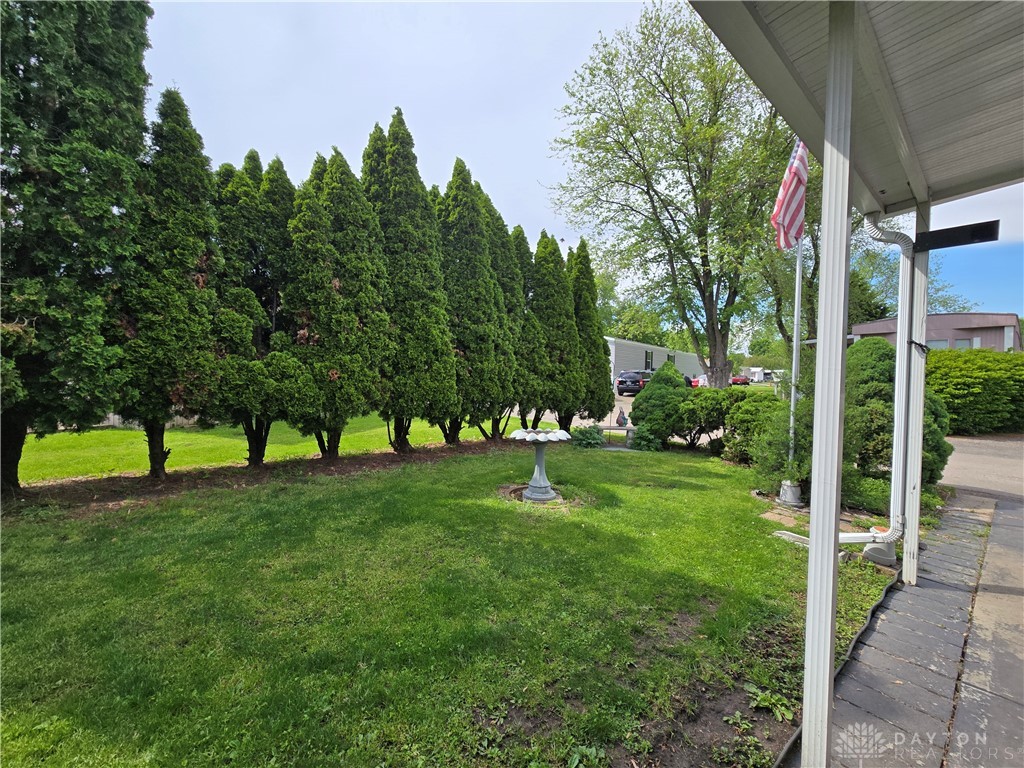 2052 Greenfield Dr, Middletown, Ohio image 2