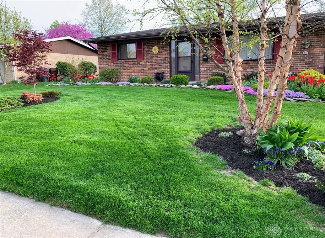 1021 Heathwood Drive, Englewood, Ohio image 2