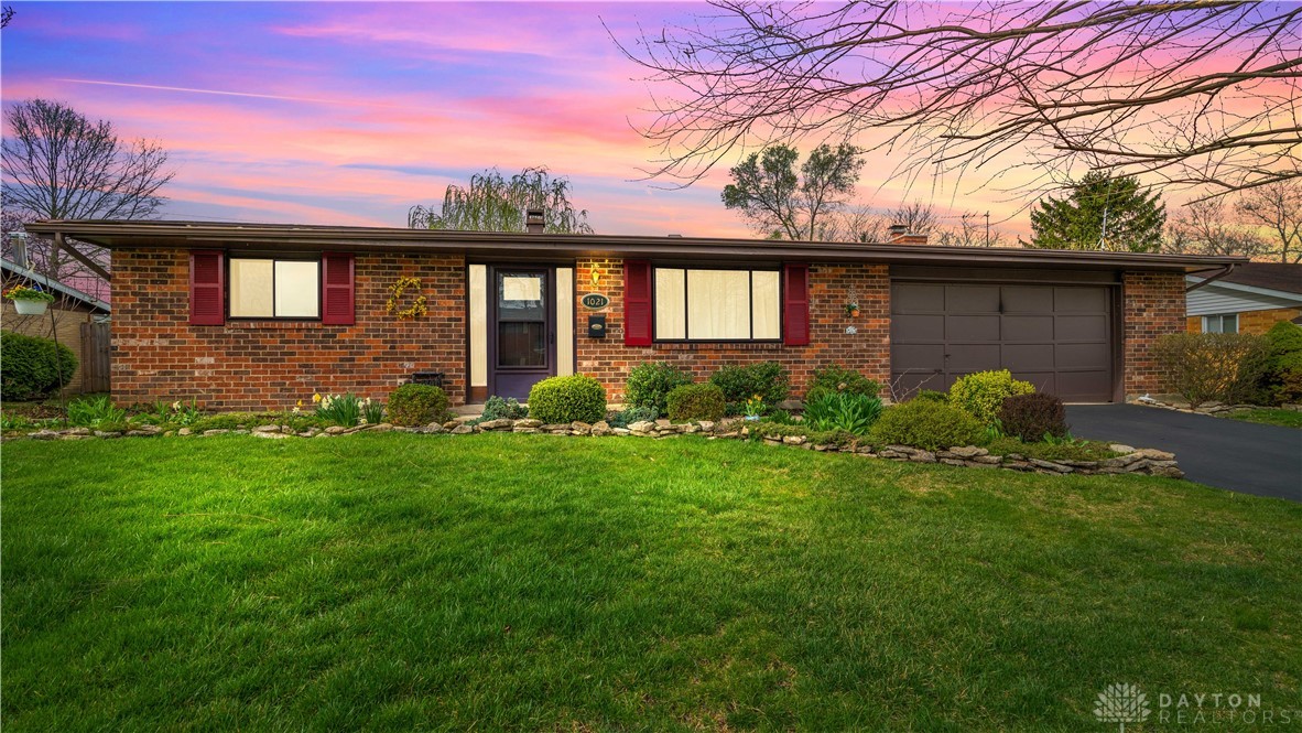 1021 Heathwood Drive, Englewood, Ohio image 1