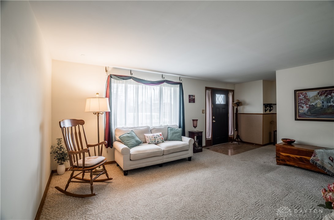 1021 Heathwood Drive, Englewood, Ohio image 3